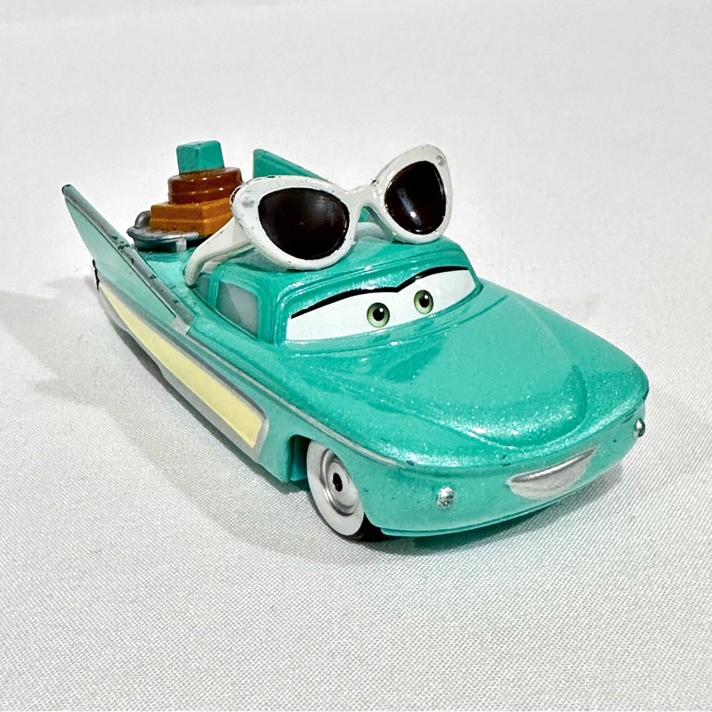 Disney Pixar Cars Road Trip Flo w/ Sunglasses Die-cast Mattel